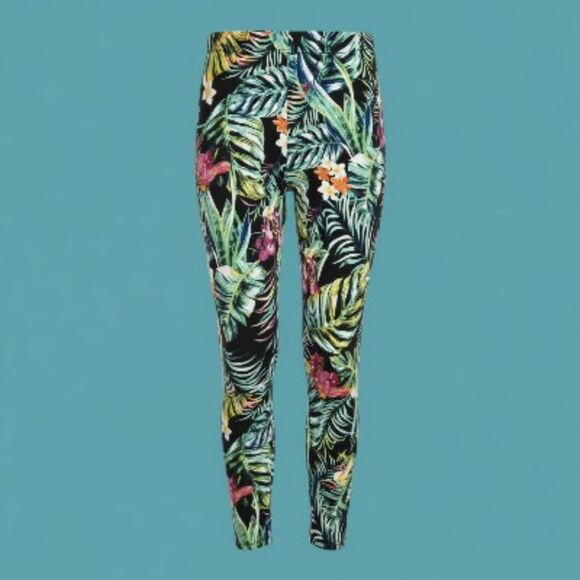 No Boundaries Women's Capris Leggings -- 2260 - Picture 1 of 2
